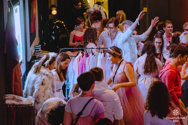 Поцелуйный Бар