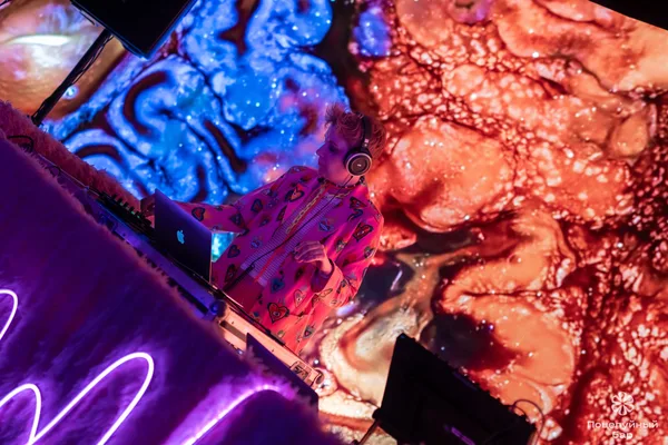 Поцелуйный Бар